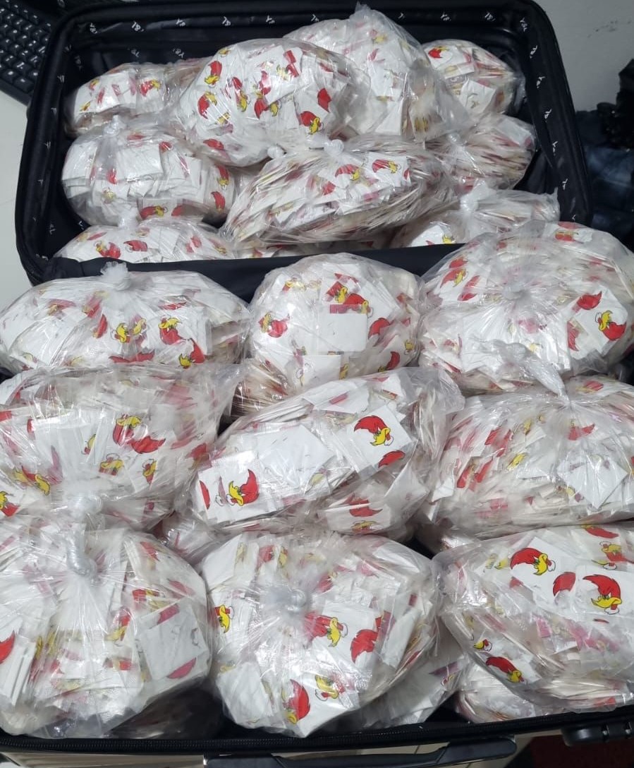 PM apreende em Minas Gerais 14 mil papelotes de cocaína que seguia para Monte Santo (BA); Um Homem Foi Preso
