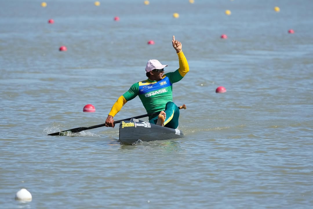 Baiano Isaquias Queiroz conquista ouro na Copa do Mundo de Canoagem