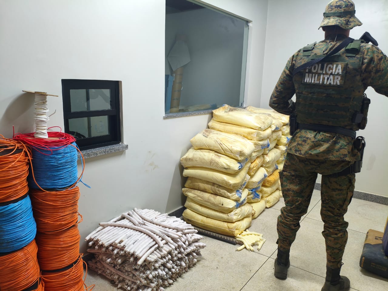 CIPE-Caatinga apreende quase 01 tonelada de explosivos em Sento Sé (BA)