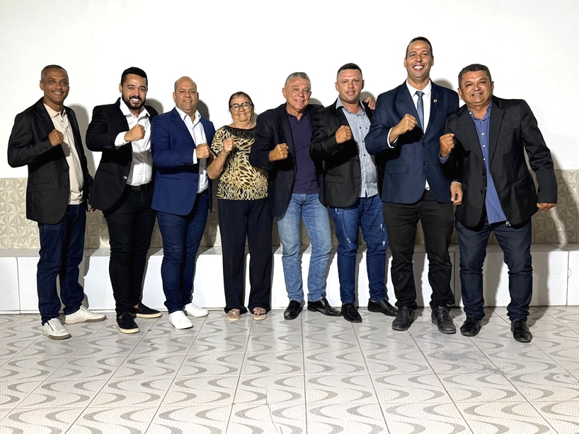 5 vereadores rompem com prefeita, denunciam manobra antidemocrática e articulam nova eleição; em resposta, prefeita destaca emendas e manutenção do hospital