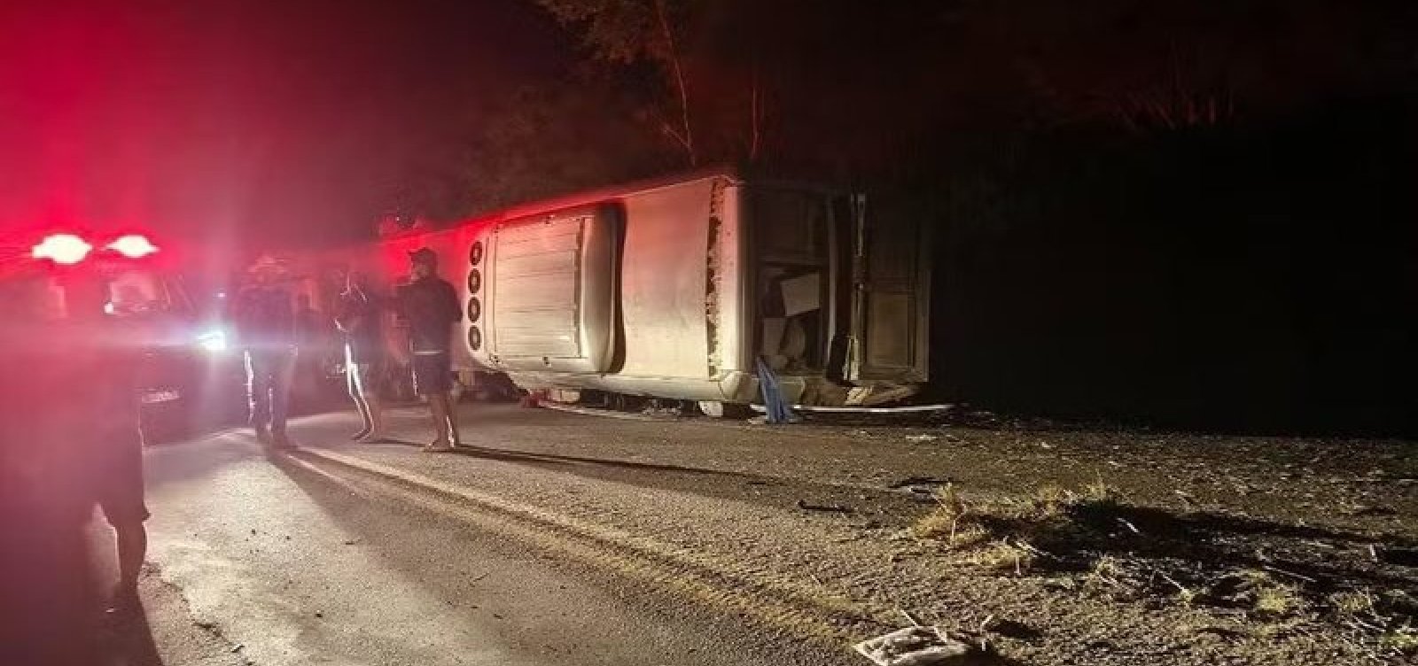 Ônibus com destino à Bahia tomba e deixa 15 pessoas mortas