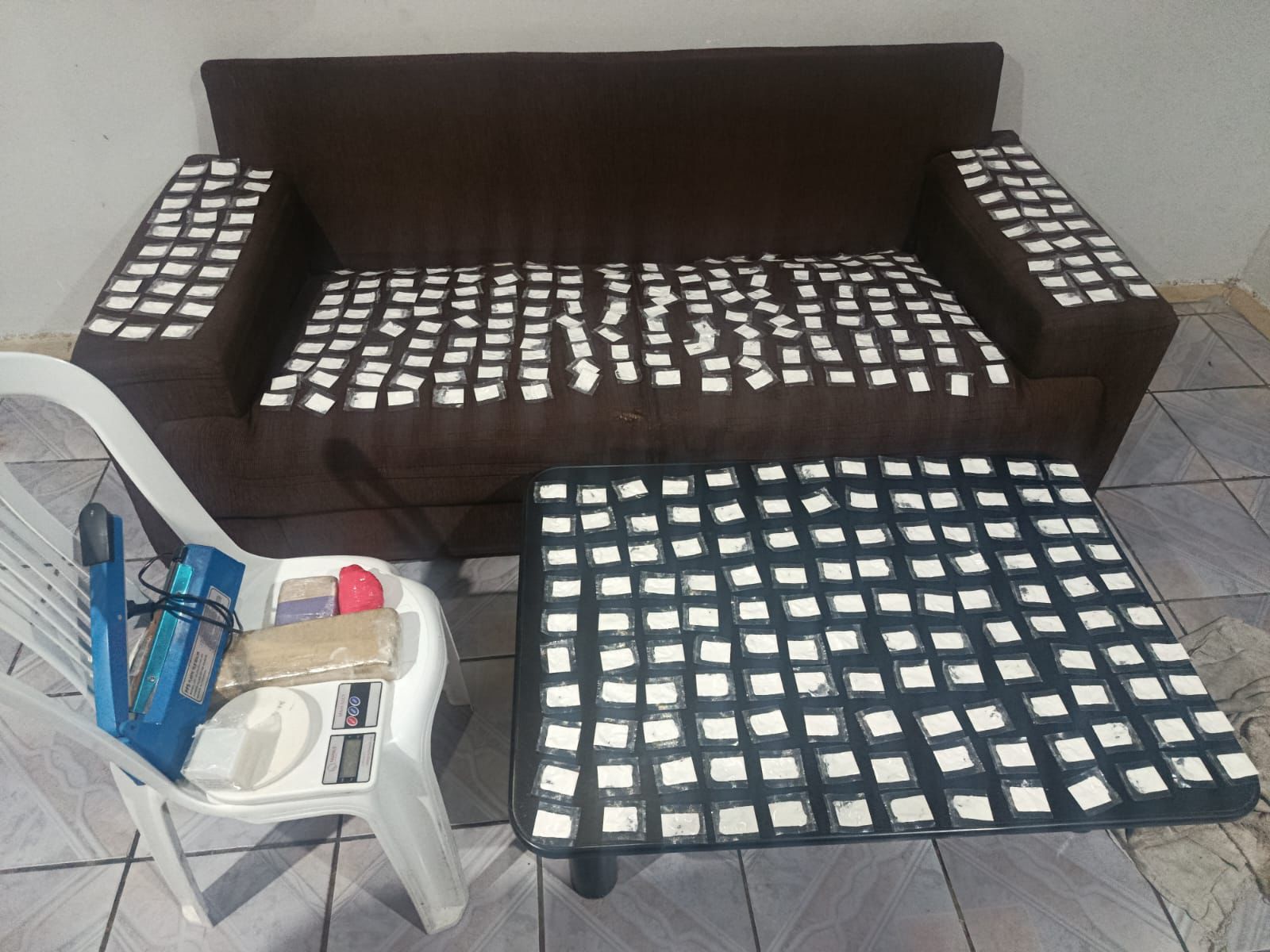 Monte Santo: Homem em moto transportando drogas é preso pela PM durante abordagem